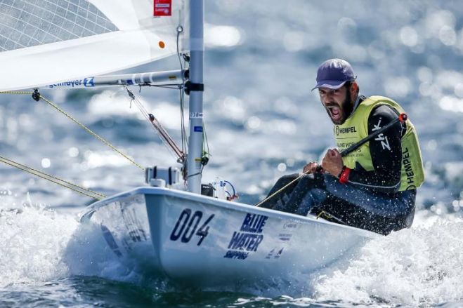 &Sigma;&tau;&eta;&nu; &Kappa;ύ&pi;&rho;&omicron; &omicron; &pi;&alpha;&gamma;&kappa;ό&sigma;&mu;&iota;&omicron;&sigmaf; &pi;&rho;&omega;&tau;&alpha;&theta;&lambda;&eta;&tau;ή&sigmaf; &Pi;&alpha;ύ&lambda;&omicron;&sigmaf; &Kappa;&omicron;&nu;&tau;ί&delta;&eta;&sigmaf;