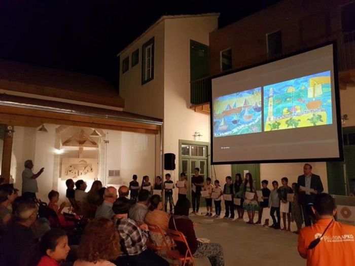 &Epsilon;&iota;&kappa;&alpha;&sigma;&tau;&iota;&kappa;ό &alpha;&nu;ά&mu;&epsilon;&sigma;&alpha; &sigma;&epsilon; &pi;&alpha;&iota;&delta;&iota;ά &tau;&omega;&nu; &delta;ύ&omicron; &kappa;&omicron;&iota;&nu;&omicron;&tau;ή&tau;&omega;&nu;, &sigma;&tau;&eta;&nu; &Pi;ά&phi;&omicron; &kappa;&alpha;&iota; &tau;&eta;&nu; &Kappa;&epsilon;&rho;ύ&nu;&epsilon;&iota;&alpha;