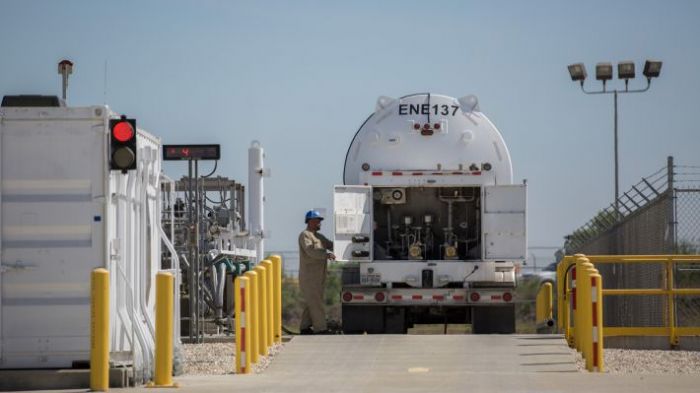 &Eta;&Pi;&Alpha;: Έ&kappa;&rho;&eta;&xi;&eta; &sigma;&epsilon; &epsilon;&rho;&gamma;&omicron;&sigma;&tau;ά&sigma;&iota;&omicron; LNG &kappa;&alpha;&theta;&upsilon;&sigma;&tau;&epsilon;&rho;&epsilon;ί &tau;&iota;&sigmaf; &pi;&alpha;&rho;&alpha;&delta;ό&sigma;&epsilon;&iota;&sigmaf; &sigma;&tau;&eta;&nu; &Epsilon;&upsilon;&rho;ώ&pi;&eta; &kappa;&alpha;&iota; &alpha;&upsilon;&xi;ά&nu;&epsilon;&iota; &kappa;&iota; ά&lambda;&lambda;&omicron; &tau;&iota;&sigmaf; &tau;&iota;&mu;έ&sigmaf;