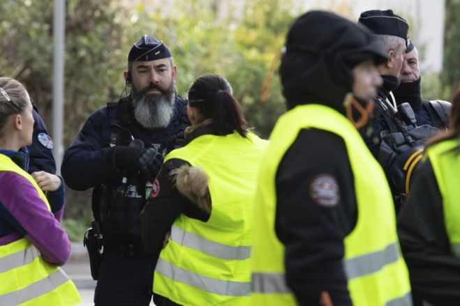 &Sigma;&kappa;&lambda;&eta;&rho;&alpha;ί&nu;&epsilon;&iota; &tau;&eta; &sigma;&tau;ά&sigma;&eta; &tau;&eta;&sigmaf; &eta; &Kappa;&upsilon;&beta;έ&rho;&nu;&eta;&sigma;&eta; &tau;&eta;&sigmaf; &Gamma;&alpha;&lambda;&lambda;ί&alpha;&sigmaf; &kappa;&alpha;&tau;ά &tau;&omega;&nu; &delta;&iota;&alpha;&delta;&eta;&lambda;ώ&sigma;&epsilon;&omega;&nu;