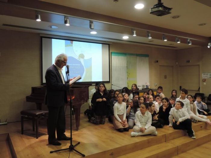 &Pi;&alpha;&rho;&omicron;&upsilon;&sigma;ί&alpha;&sigma;&eta; &tau;&eta;&sigmaf; &pi;&omicron;&iota;&eta;&tau;&iota;&kappa;ή&sigmaf; &sigma;&upsilon;&lambda;&lambda;&omicron;&gamma;ή&sigmaf; &gamma;&iota;&alpha; &pi;&alpha;&iota;&delta;&iota;ά &tau;&omicron;&upsilon; &Kappa;&upsilon;&rho;&iota;ά&kappa;&omicron;&upsilon; &Chi;&alpha;&rho;&alpha;&lambda;&alpha;&mu;&pi;ί&delta;&eta;