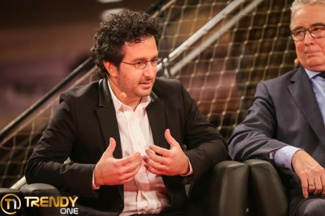 &Omicron; &Mu;ά&rho;&iota;&omicron;&sigmaf; &Iota;&omega;ά&nu;&nu;&omicron;&upsilon; &Eta;&lambda;ί&alpha; &pi;&rho;ό&sigma;&theta;&epsilon;&sigma;&epsilon; &sigma;&tau;&omicron; &epsilon;&nu;&epsilon;&rho;&gamma;&eta;&tau;&iota;&kappa;ό &tau;&omicron;&upsilon; &delta;ύ&omicron; &beta;&rho;&alpha;&beta;&epsilon;ί&alpha;
