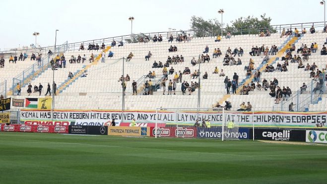 &ldquo;&Alpha;&lambda;&lambda;&eta;&lambda;&epsilon;&gamma;&gamma;ύ&eta; &sigma;&tau;&omicron;&upsilon;&sigmaf; &alpha;&gamma;&omega;&nu;&iota;&zeta;ό&mu;&epsilon;&nu;&omicron;&upsilon;&sigmaf; &Kappa;&omicron;ύ&rho;&delta;&omicron;&upsilon;&sigmaf;&rdquo;, &delta;&iota;&epsilon;&mu;ή&nu;&upsilon;&sigma;&alpha;&nu; &omicron;&iota; &omicron;&pi;&alpha;&delta;&omicron;ί &tau;&eta;&sigmaf; &Alpha;&Epsilon;&Kappa;