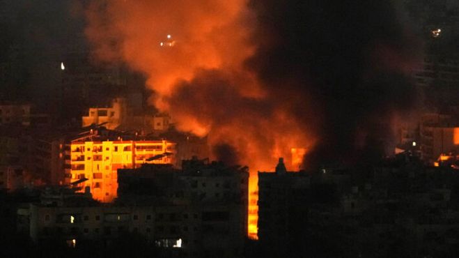 &Nu;έ&omicron;&iota; &iota;&sigma;&rho;&alpha;&eta;&lambda;&iota;&nu;&omicron;ί &beta;&omicron;&mu;&beta;&alpha;&rho;&delta;&iota;&sigma;&mu;&omicron;ί &tau;&eta; &nu;ύ&chi;&tau;&alpha; &sigma;&epsilon; &nu;ό&tau;&iota;&alpha; &pi;&rho;&omicron;ά&sigma;&tau;&iota;&alpha; &tau;&eta;&sigmaf; &Beta;&eta;&rho;&upsilon;&tau;&omicron;ύ