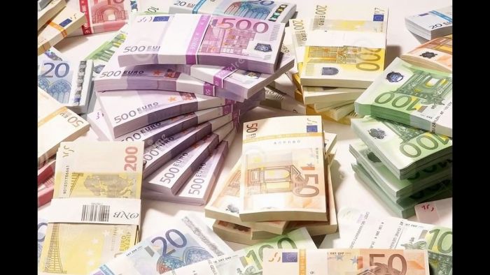 &Sigma;&tau;&alpha; &euro;21,05 &delta;&iota;&sigmaf; &tau;&omicron; &chi;&rho;έ&omicron;&sigmaf; &tau;&eta;&sigmaf; &kappa;&epsilon;&nu;&tau;&rho;&iota;&kappa;ή&sigmaf; &kappa;&upsilon;&beta;έ&rho;&nu;&eta;&sigma;&eta;&sigmaf; &tau;&omicron; 2018