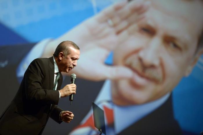 &Omicron;&iota; &Epsilon;&upsilon;&rho;&omega;&pi;&alpha;ί&omicron;&iota; &theta;&alpha; έ&rho;&theta;&omicron;&upsilon;&nu; &alpha;&nu;&tau;&iota;&mu;έ&tau;&omega;&pi;&omicron;&iota; &mu;&epsilon; &pi;&omicron;&lambda;&lambda;έ&sigmaf; &epsilon;&kappa;&pi;&lambda;ή&xi;&epsilon;&iota;&sigmaf; &mu;&epsilon;&tau;ά &tau;&omicron; &delta;&eta;&mu;&omicron;&psi;ή&phi;&iota;&sigma;&mu;&alpha;