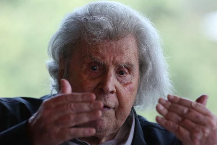 &Sigma;&tau;&eta;&nu; &pi;&alpha;&rho;&omicron;&upsilon;&sigma;ί&alpha; &tau;&omicron;&upsilon; &Mu;. &Theta;&epsilon;&omicron;&delta;&omega;&rho;ά&kappa;&eta;, &eta; &sigma;&upsilon;&mu;&phi;&omega;&nu;ί&alpha; &tau;&omicron;&upsilon; &alpha;&rho;. 2, &sigma;&tau;&omicron; &Nu;&tau;ί&sigma;&epsilon;&lambda;&nu;&tau;&omicron;&rho;&phi;