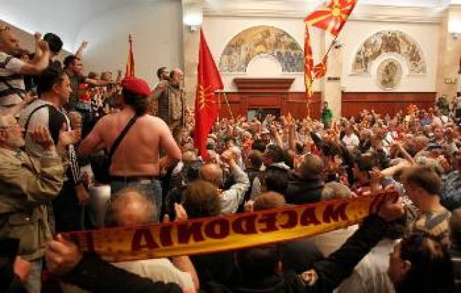 &Delta;&upsilon;&tau;&iota;&kappa;ά &Beta;&alpha;&lambda;&kappa;ά&nu;&iota;&alpha;: &Epsilon;&pi;&iota;&kappa;ί&nu;&delta;&upsilon;&nu;&epsilon;&sigmaf; &epsilon;&xi;&epsilon;&lambda;ί&xi;&epsilon;&iota;&sigmaf; &mu;&epsilon; &epsilon;&pi;ί&kappa;&epsilon;&nu;&tau;&rho;&omicron; &tau;&eta;&nu; &Pi;&Gamma;&Delta;&Mu; &kappa;&alpha;&iota; &tau;&omicron;&nu; &alpha;&lambda;&beta;&alpha;&nu;&iota;&kappa;ό &epsilon;&theta;&nu;&iota;&kappa;&iota;&sigma;&mu;ό
