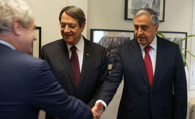 &Kappa;&alpha;&iota; &tau;ώ&rho;&alpha;... &delta;&iota;ά&lambda;&omicron;&gamma;&omicron;&sigmaf; &epsilon;&phi;&rsquo; ό&lambda;&eta;&sigmaf; &tau;&eta;&sigmaf; ύ&lambda;&eta;&sigmaf; &epsilon;&nu;&tau;ό&sigmaf; &Kappa;ύ&pi;&rho;&omicron;&upsilon;