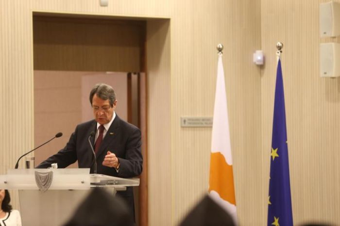 &Pi;&omicron;&iota;&omicron;&sigmaf; &epsilon;ί&nu;&alpha;&iota; &epsilon;&pi;&iota;&kappa;ί&nu;&delta;&upsilon;&nu;&omicron;&sigmaf; &kappa;&alpha;&iota; &pi;ό&sigma;&omicron;, &omicron; &kappa;&alpha;&theta;έ&nu;&alpha;&sigmaf; &mu;&pi;&omicron;&rho;&epsilon;ί &mu;ό&nu;&omicron;&sigmaf; &tau;&omicron;&upsilon; &nu;&alpha; &kappa;&rho;ί&nu;&epsilon;&iota;...