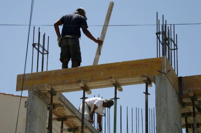 &Delta;&rho;&alpha;&sigma;&tau;&iota;&kappa;ή &mu;&epsilon;ί&omega;&sigma;&eta; &Tau;/&kappa; &epsilon;&rho;&gamma;&alpha;&zeta;&omicron;&mu;έ&nu;&omega;&nu; &sigma;&tau;&iota;&sigmaf; &epsilon;&lambda;&epsilon;ύ&theta;&epsilon;&rho;&epsilon;&sigmaf; &pi;&epsilon;&rho;&iota;&omicron;&chi;έ&sigmaf;
