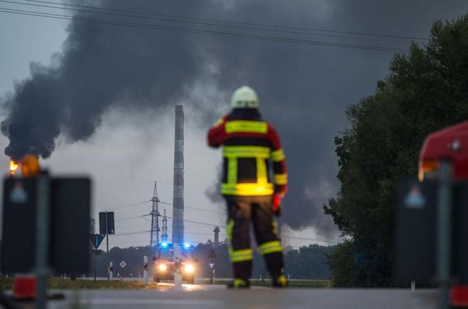 &Gamma;&epsilon;&rho;&mu;&alpha;&nu;ί&alpha;: Έ&kappa;&rho;&eta;&xi;&eta; &kappa;&alpha;&iota; &pi;&upsilon;&rho;&kappa;&alpha;&gamma;&iota;ά &sigma;&epsilon; &delta;&iota;&upsilon;&lambda;&iota;&sigma;&tau;ή&rho;&iota;&omicron;