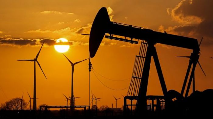 Οι ΗΠΑ επιχειρούν να επιβάλουν πλαφόν στην τιμή του ρωσικού πετρελαίου
