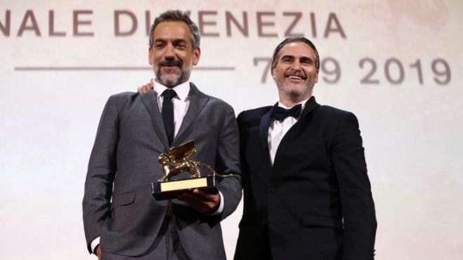 &Sigma;&tau;&omicron;&nu; "Joker" &tau;&omicron;&upsilon; &Tau;&omicron;&nu;&tau; &Phi;ί&lambda;&iota;&pi;&sigmaf;, &tau;&omicron; &Chi;&rho;&upsilon;&sigma;ό &Lambda;&iota;&omicron;&nu;&tau;ά&rho;&iota; &sigma;&tau;&omicron; 76&omicron; &Phi;&epsilon;&sigma;&tau;&iota;&beta;ά&lambda; &Beta;&epsilon;&nu;&epsilon;&tau;ί&alpha;&sigmaf;