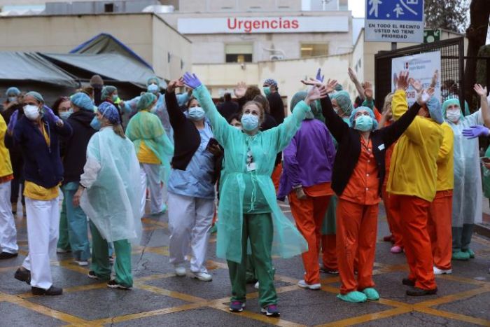 &Iota;&sigma;&pi;&alpha;&nu;ί&alpha;: &Sigma;&tau;&omicron;&upsilon;&sigmaf; 9.053 &omicron;&iota; &theta;ά&nu;&alpha;&tau;&omicron;&iota; - 102.136 &tau;&alpha; &kappa;&rho;&omicron;ύ&sigma;&mu;&alpha;&tau;&alpha;
