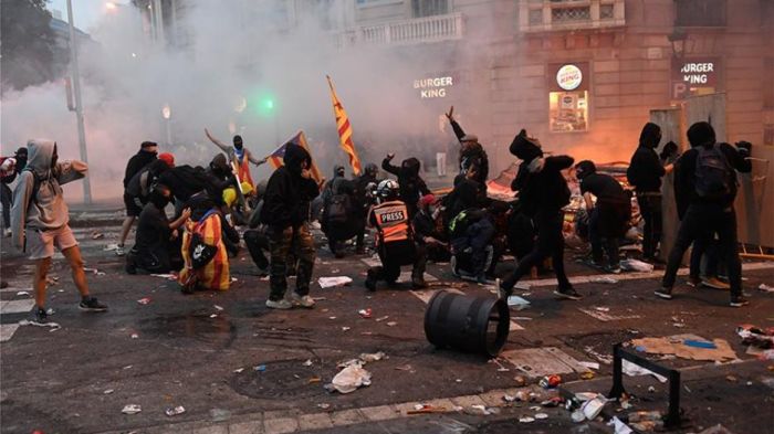 &Beta;&alpha;&rho;&kappa;&epsilon;&lambda;ώ&nu;&eta;: 180 &tau;&rho;&alpha;&upsilon;&mu;&alpha;&tau;ί&epsilon;&sigmaf; &alpha;&pi;ό &tau;&alpha; &beta;ί&alpha;&iota;&alpha; &epsilon;&pi;&epsilon;&iota;&sigma;ό&delta;&iota;&alpha;