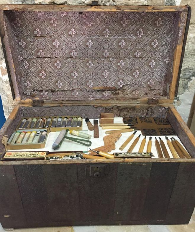 Έ&kappa;&theta;&epsilon;&sigma;&eta; &mu;&epsilon; έ&rho;&gamma;&alpha; 20 &sigma;ύ&gamma;&chi;&rho;&omicron;&nu;&omega;&nu; &delta;&alpha;&sigma;&kappa;ά&lambda;&omega;&nu; &sigma;&tau;&omicron; &Mu;&omicron;&upsilon;&sigma;&epsilon;ί&omicron; &Chi;&alpha;&rho;&alpha;&kappa;&tau;&iota;&kappa;ή&sigmaf; &Chi;&alpha;&mu;&pi;ή