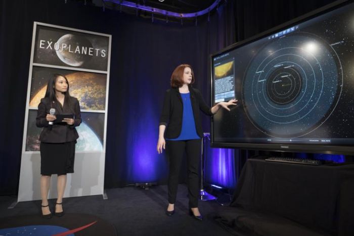 &Epsilon;&kappa;&alpha;&tau;&omicron;&nu;&tau;ά&delta;&epsilon;&sigmaf; &chi;&iota;&lambda;&iota;ά&delta;&epsilon;&sigmaf; &chi;&rho;ό&nu;&iota;&alpha; &gamma;&iota;&alpha; &nu;&alpha; &phi;&theta;ά&sigma;&omicron;&upsilon;&mu;&epsilon; &sigma;&tau;&omicron; &nu;έ&omicron; &eta;&lambda;&iota;&alpha;&kappa;ό &sigma;ύ&sigma;&tau;&eta;&mu;&alpha;