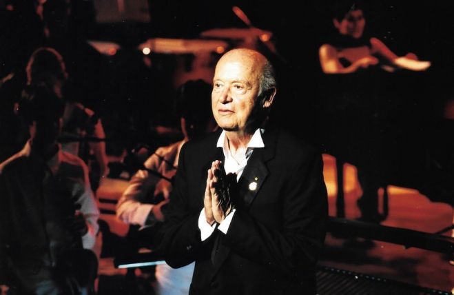 Έ&phi;&upsilon;&gamma;&epsilon; &alpha;&pi;ό &tau;&eta; &zeta;&omega;ή &omicron; &Mu;ί&mu;&eta;&sigmaf; &Pi;&lambda;έ&sigma;&sigma;&alpha;&sigmaf;