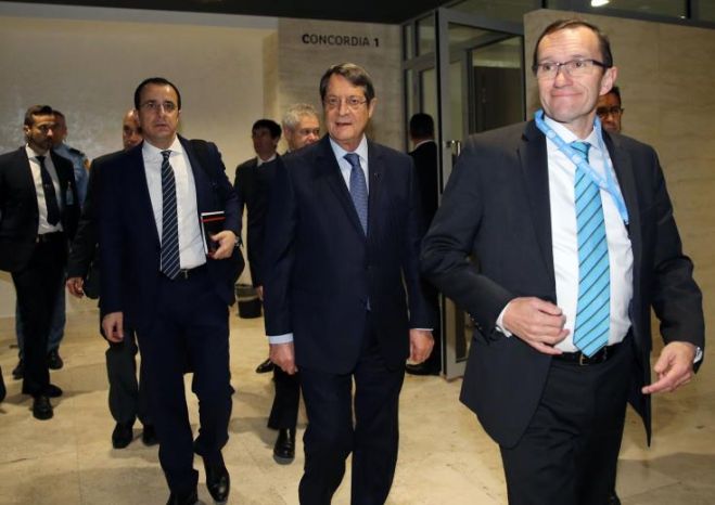 &Delta;&epsilon;&nu; &alpha;&nu;&tau;&alpha;&pi;&omicron;&kappa;&rho;ί&nu;&omicron;&nu;&tau;&alpha;&iota; &sigma;&tau;&eta;&nu; &pi;&rho;&alpha;&gamma;&mu;&alpha;&tau;&iota;&kappa;ό&tau;&eta;&tau;&alpha; &pi;&lambda;&eta;&rho;&omicron;&phi;&omicron;&rho;ί&epsilon;&sigmaf; &pi;&epsilon;&rho;ί &delta;&iota;&alpha;&phi;&omega;&nu;&iota;ώ&nu; &sigma;&tau;&eta; &delta;&iota;&kappa;&alpha;&sigma;&tau;&iota;&kappa;ή &epsilon;&xi;&omicron;&upsilon;&sigma;ί&alpha;