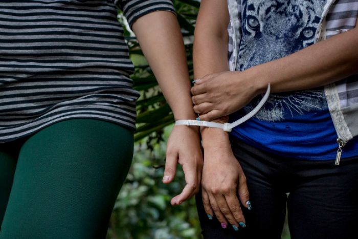 &Tau;&eta; &beta;ί&alpha;&sigma;&alpha;&nu;, &gamma;έ&nu;&nu;&eta;&sigma;&epsilon; &nu;&epsilon;&kappa;&rho;ό &pi;&alpha;&iota;&delta;ί &kappa;&alpha;&iota; &tau;ώ&rho;&alpha; &tau;&eta; &phi;&upsilon;&lambda;&alpha;&kappa;ί&zeta;&omicron;&upsilon;&nu; &gamma;&iota;&alpha; 30 &chi;&rho;ό&nu;&iota;&alpha;, &omicron;&iota; &theta;&epsilon;&omicron;&mu;&pi;&alpha;ί&chi;&tau;&epsilon;&sigmaf;...