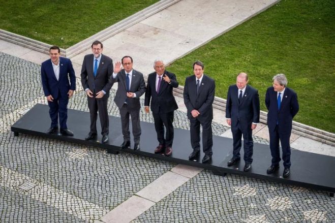 &Sigma;&tau;&eta;&nu; &Iota;&sigma;&pi;&alpha;&nu;ί&alpha; &alpha;ύ&rho;&iota;&omicron; &omicron; &Pi;&rho;ό&epsilon;&delta;&rho;&omicron;&sigmaf; &tau;&eta;&sigmaf; &Delta;&eta;&mu;&omicron;&kappa;&rho;&alpha;&tau;ί&alpha;&sigmaf;