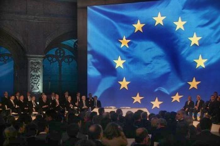&Delta;έ&kappa;&alpha; &chi;&rho;ό&nu;&iota;&alpha; &alpha;&pi;ό &tau;&eta;&nu; &alpha;&nu;&tau;&iota;&delta;&rho;&alpha;&sigma;&tau;&iota;&kappa;ή &Sigma;&upsilon;&nu;&theta;ή&kappa;&eta; &tau;&eta;&sigmaf; &Lambda;&iota;&sigma;&alpha;&beta;ό&nu;&alpha;&sigmaf;