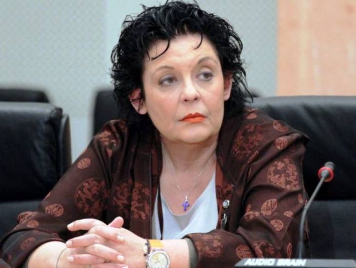 &Kappa;&upsilon;&omicron;&phi;&omicron;&rho;&epsilon;ί&tau;&alpha;&iota; &pi;ό&lambda;&epsilon;&mu;&omicron;&sigmaf; &kappa;&alpha;&iota; ό&chi;&iota; &mu;&epsilon;&sigma;&sigma;ί&alpha;&sigmaf;