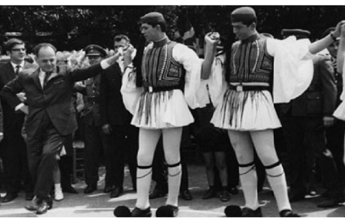 &laquo;&Mu;&iota;&alpha; &chi;&omicron;ύ&nu;&tau;&alpha; &mu;&alpha;&sigmaf; &chi;&rho;&epsilon;&iota;ά&zeta;&epsilon;&tau;&alpha;&iota;&raquo;&hellip;