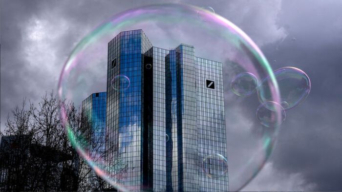 &Gamma;&epsilon;&rho;&mu;&alpha;&nu;ί&alpha;: &Kappa;&alpha;&tau;&alpha;&kappa;ό&rho;&upsilon;&phi;&eta; &pi;&tau;ώ&sigma;&eta; &tau;&eta;&sigmaf; &mu;&epsilon;&tau;&omicron;&chi;ή&sigmaf; &tau;&eta;&sigmaf; Deutsche Bank