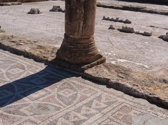 &Pi;&alpha;&rho;&alpha;&delta;ό&theta;&eta;&kappa;&alpha;&nu; &sigma;&upsilon;&nu;&tau;&eta;&rho;&eta;&mu;έ&nu;&alpha; &delta;ύ&omicron; &mu;&omicron;&nu;&alpha;&delta;&iota;&kappa;ά &mu;&nu;&eta;&mu;&epsilon;ί&alpha; &tau;&eta;&sigmaf; &Kappa;&alpha;&rho;&pi;&alpha;&sigma;ί&alpha;&sigmaf;