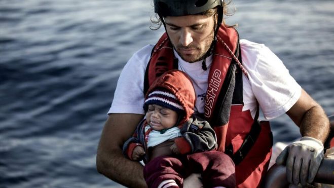 &Xi;&epsilon;&phi;&tau;ύ&lambda;&iota;&sigma;&alpha;&nu; &tau;&eta;&nu; &Delta;&eta;&mu;&omicron;&kappa;&rho;&alpha;&tau;ί&alpha;, &xi;&epsilon;&phi;&tau;ύ&lambda;&iota;&sigma;&alpha;&nu; &kappa;&alpha;&iota; &tau;&eta;&nu; &Epsilon;&lambda;&lambda;ά&delta;&alpha;!