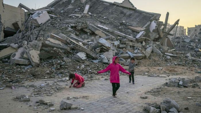 &Mu;&pi;ί&zeta;&nu;&epsilon;&sigmaf; &sigma;&tau;&alpha; &sigma;&upsilon;&nu;&tau;&rho;ί&mu;&mu;&iota;&alpha; &tau;&omega;&nu; &pi;&omicron;&lambda;έ&mu;&omega;&nu;