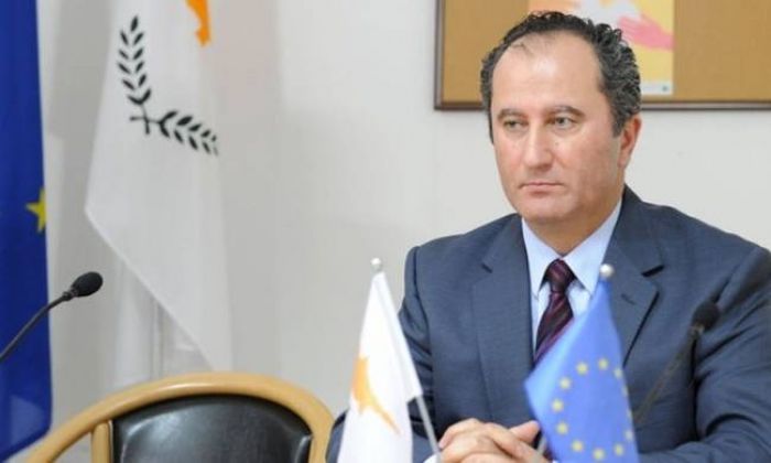 &Sigma;&epsilon; &delta;&iota;ά&lambda;&omicron;&gamma;&omicron; &mu;&epsilon; &tau;&omicron;&nu; &Sigma;&tau;&alpha;ύ&rho;&omicron; &Mu;&alpha;&lambda;ά &tau;&omicron; &Alpha;&Kappa;&Epsilon;&Lambda;