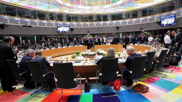 &Sigma;ύ&nu;&omicron;&delta;&omicron;&sigmaf; &Kappa;&omicron;&rho;&upsilon;&phi;ή&sigmaf;: &Sigma;&upsilon;&mu;&phi;&omega;&nu;ί&alpha; &laquo;&sigma;&upsilon;&mu;&beta;&iota;&beta;&alpha;&sigma;&mu;ώ&nu;&raquo; &kappa;&alpha;&iota; &mu;&nu;&eta;&mu;&omicron;&nu;ί&omega;&nu; &delta;&iota;&alpha;&rho;&kappa;&epsilon;ί&alpha;&sigmaf;...